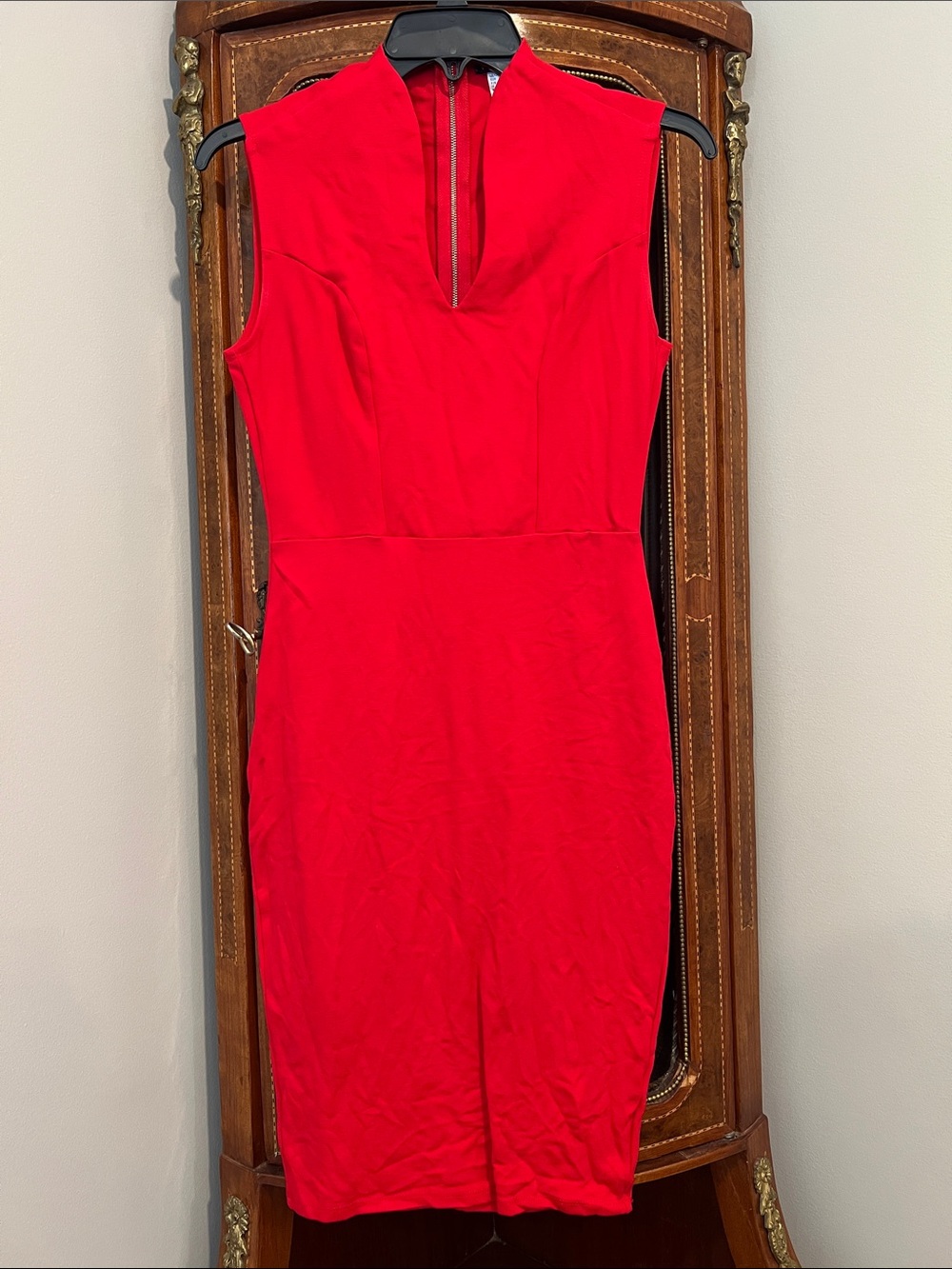 VENUS Red Sleeveless Midi Sheath Dress